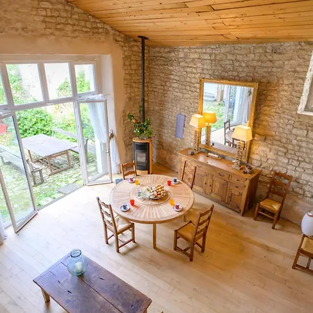 Ancien Chai Rethais Restaure En 2020