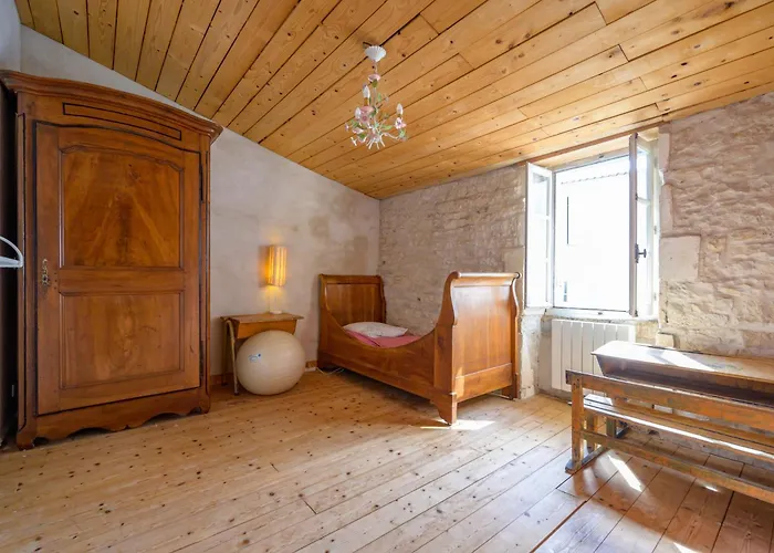 Ancien Chai Rethais Restaure En 2020