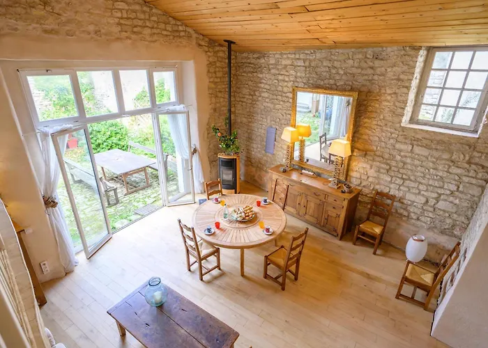 Ancien Chai Rethais Restaure En 2020